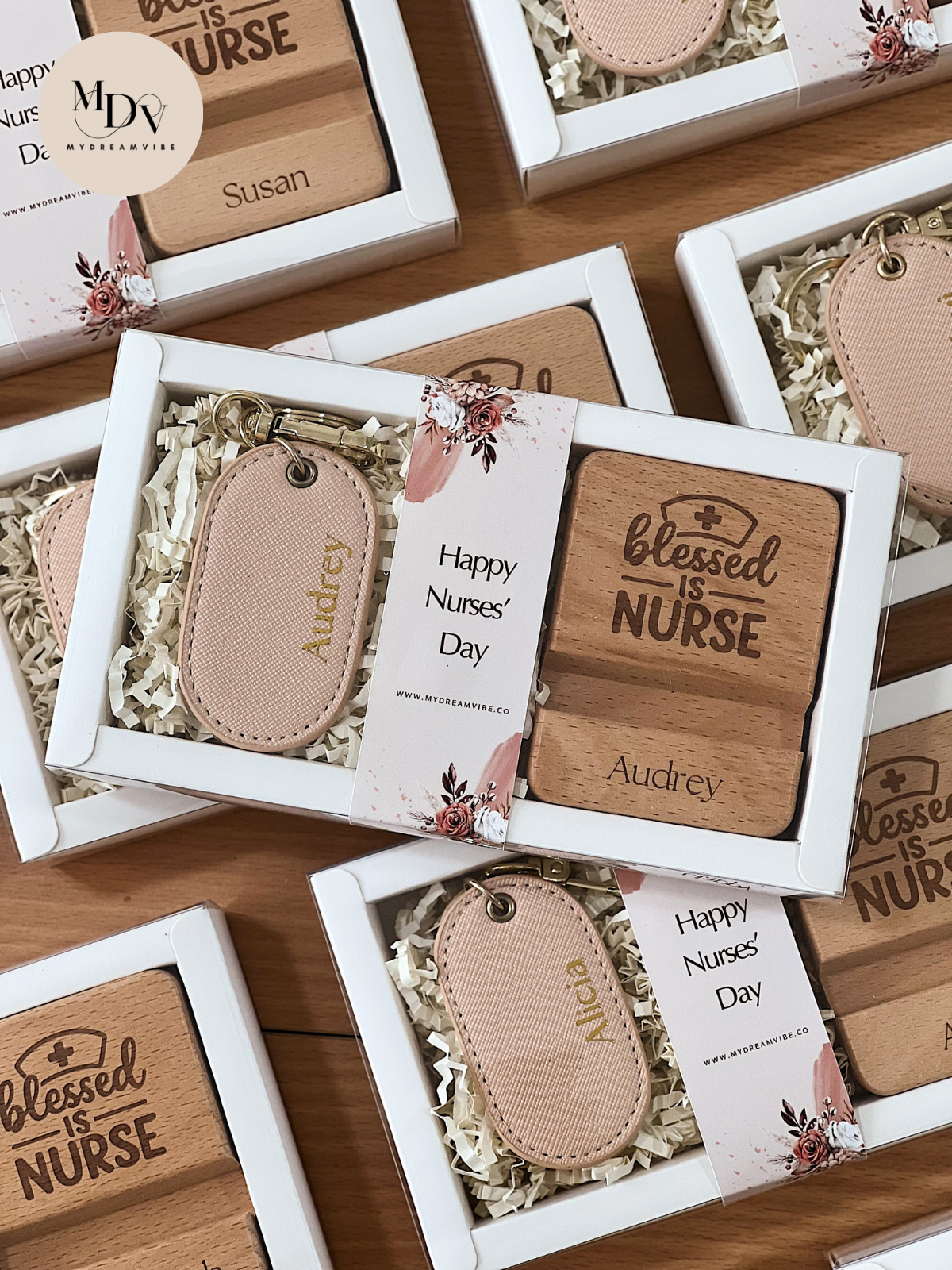 [HAPPY NURSES' DAY] : A Refined Gesture of Gratitude - Keychain with Wooden Phone Stand